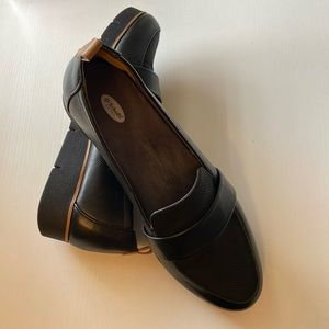 DR. SCHOLL’S- lug sole loafers